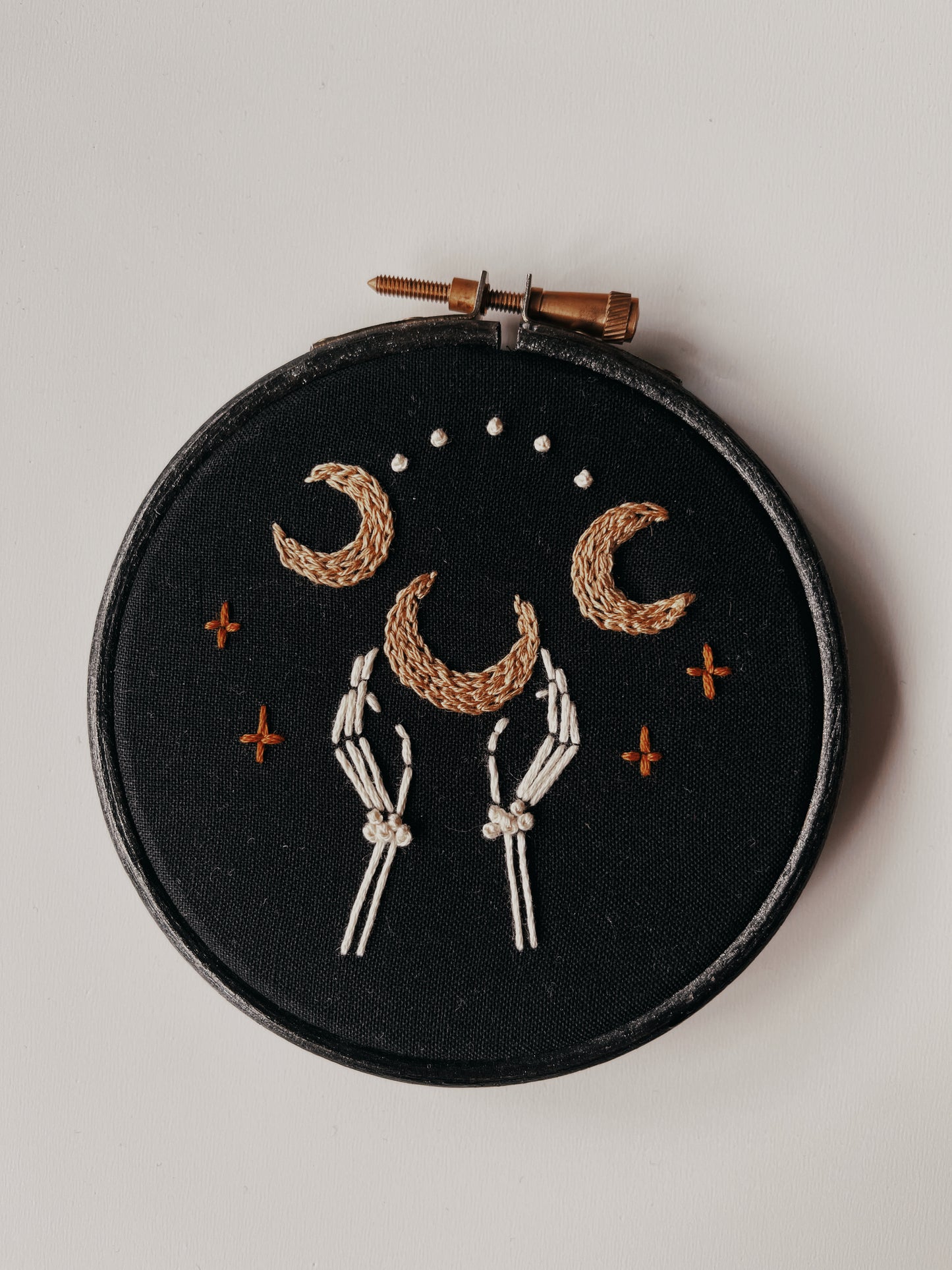 Skeleton embroidery set